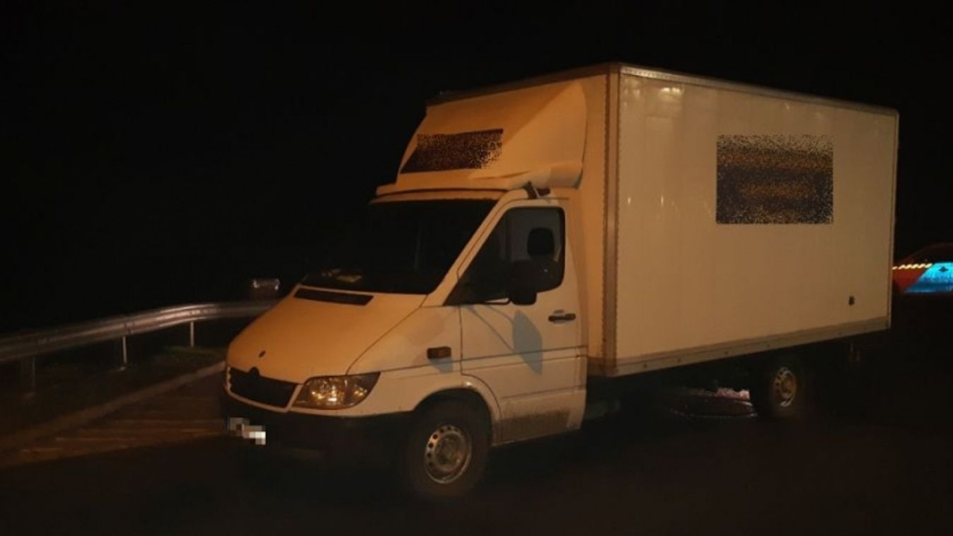 Lengyel embercsempészek ellen emeltek vádat, fulladtak a furgonban a határsértők