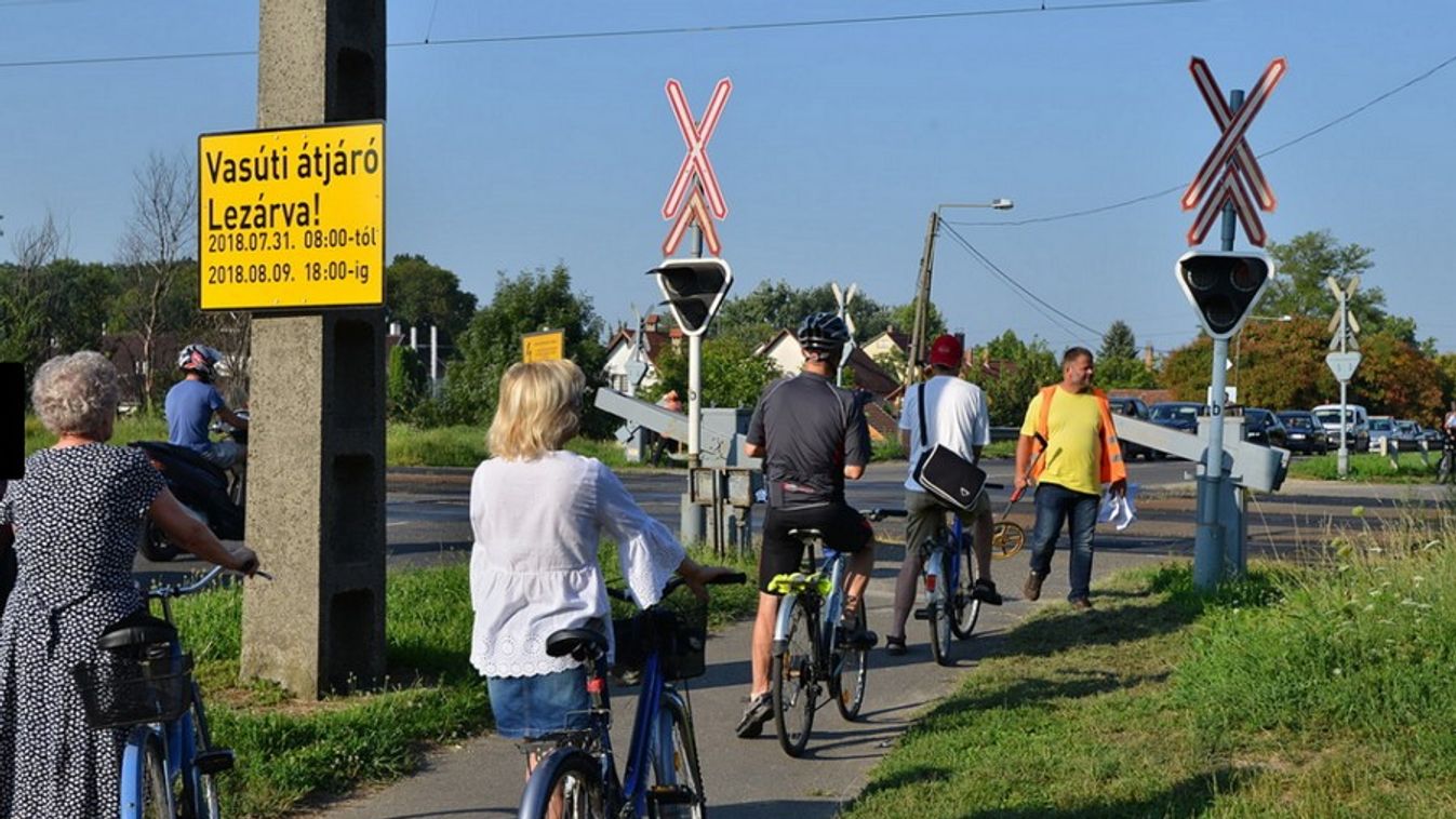 Lezárták Szegeden a Szabadkai úti vasúti átjárót