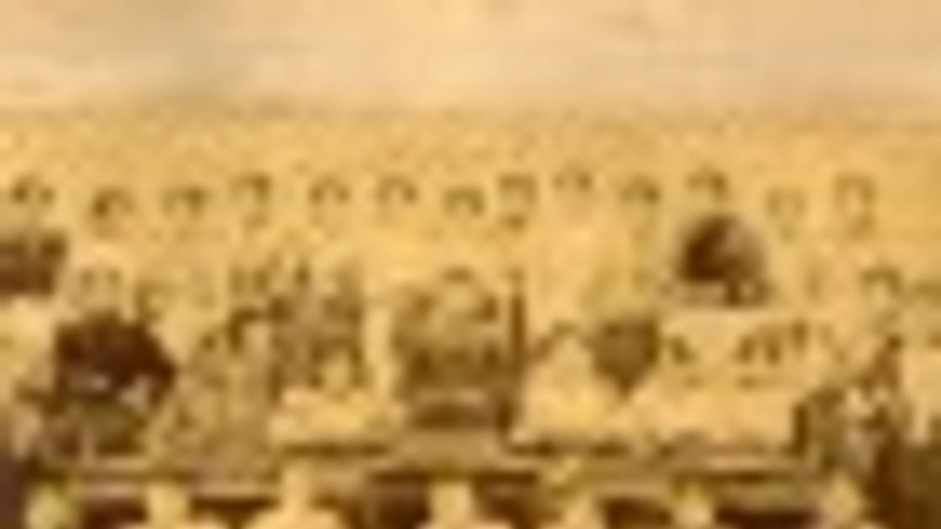 Női szivargyári munkások egy kép hátlapjába rejtve a Móra-múzeumban
