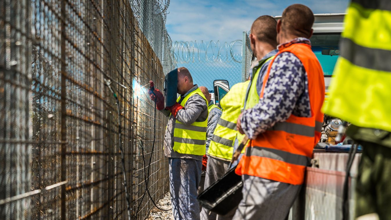 Folyamatos a munka, fogvatartottak dolgoznak a határkerítés megerősítésén