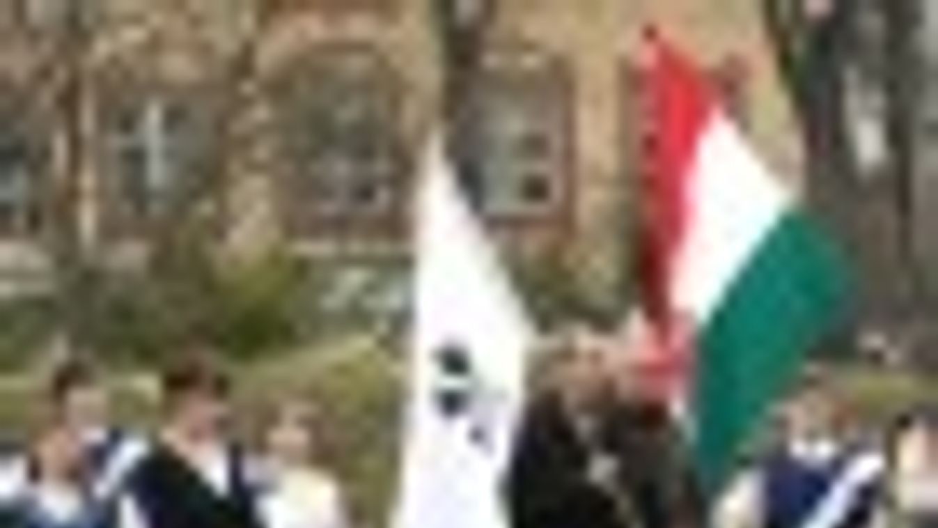 Nemzeti ünnepünk alkalmából szentelték fel Móraváros zászlaját + FOTÓK