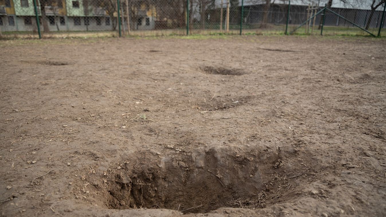 Tönkreteszik a kutyások a kutyafuttatót az EPAM-nál