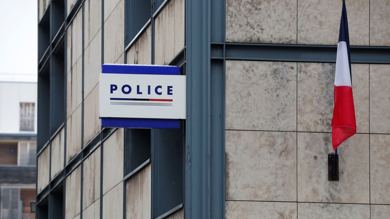 Késes támadás Párizsban: rendőröket szúrtak meg