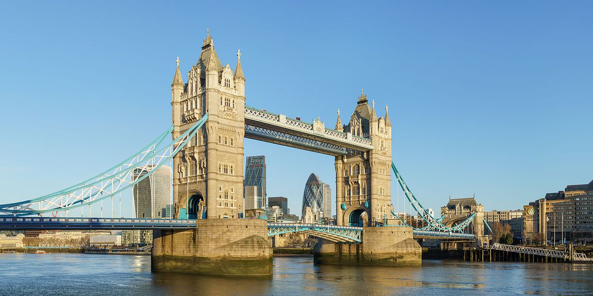 Tower_Bridge_from_Shad_Thames