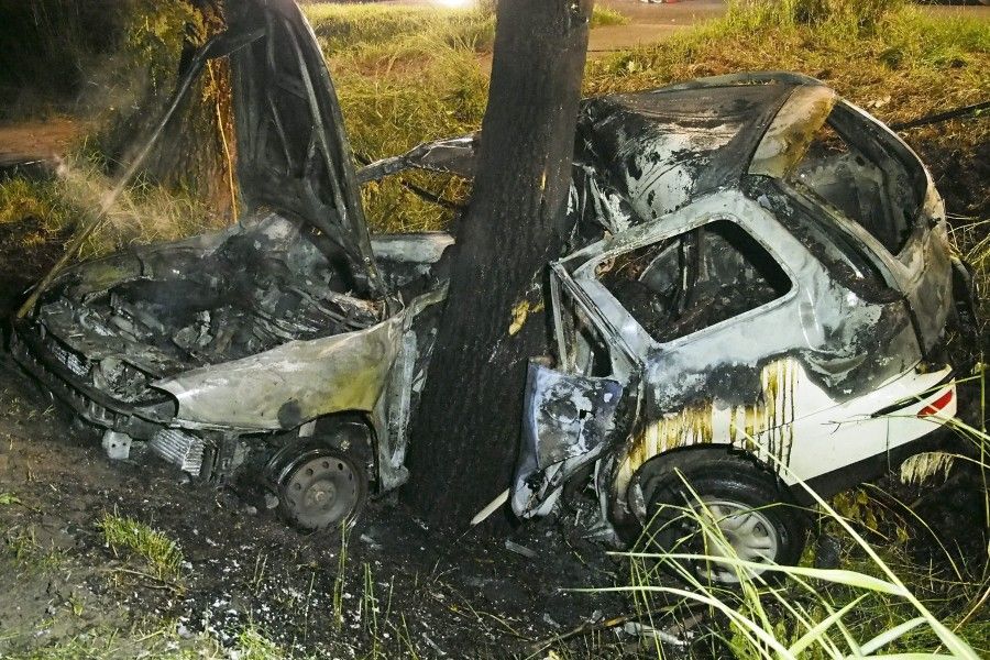 Fának csapódott egy autó Felgyõ közelében