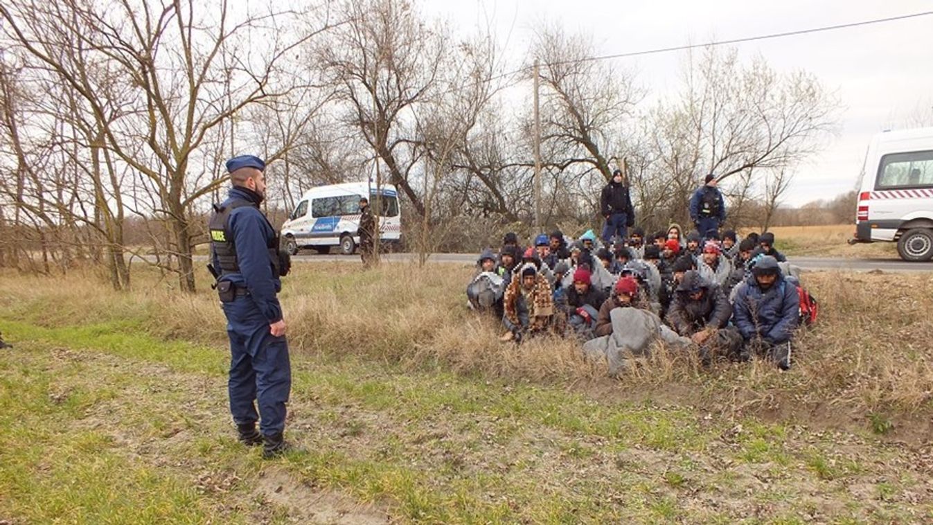 Kilenc koszovói migráns akadt fenn Mórahalomnál
