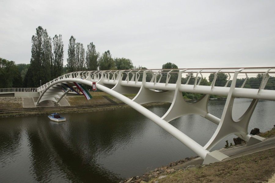 Új hidat avatnak Baján