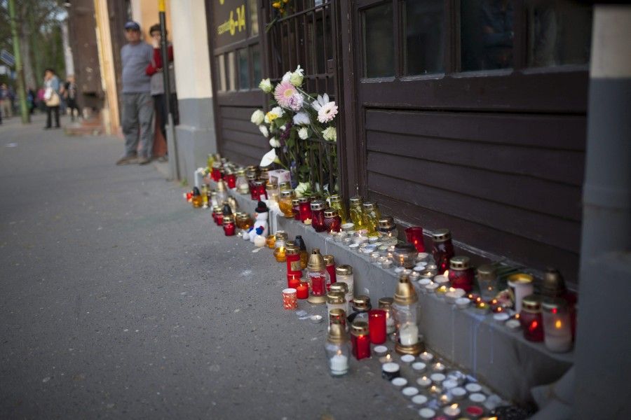 Kaposvári gyilkosság - Gyertyagyújtással emlékeztek az áld