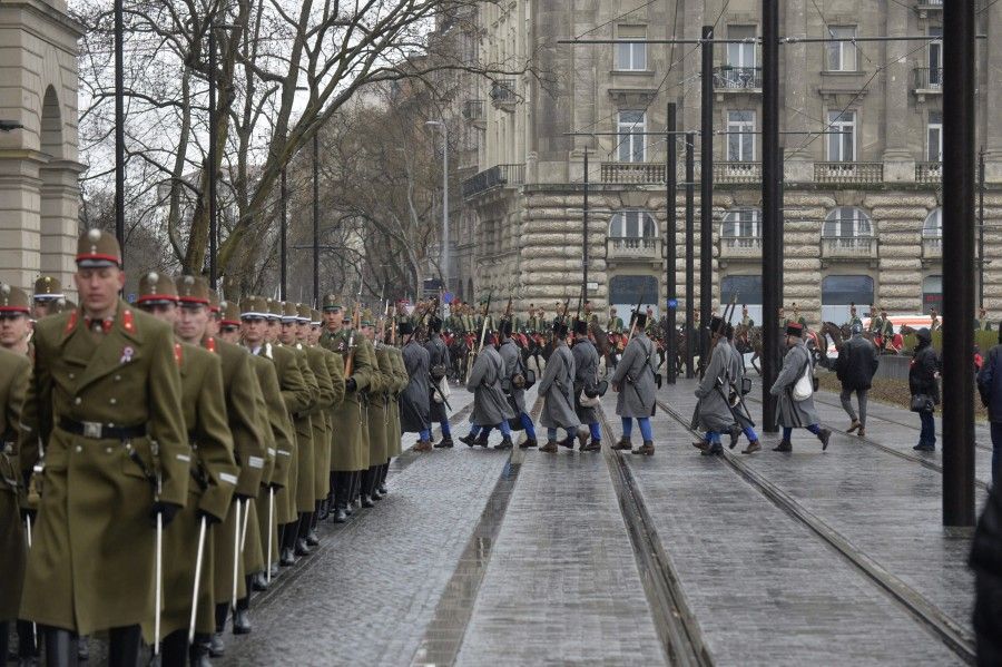 Március 15. - Ünnepélyes zászlófelvonás a Kossuth téren -