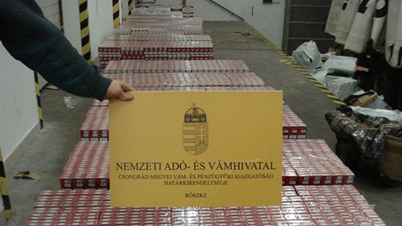 Több mint 1500 doboz adózatlan cigit találtak Röszkén