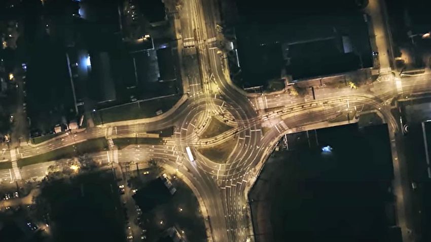 Kihalt utcák, stadionbontás, drónfelvétel a Tisza–Maros-torkolatról. Melyik volt az év szegedi videója?