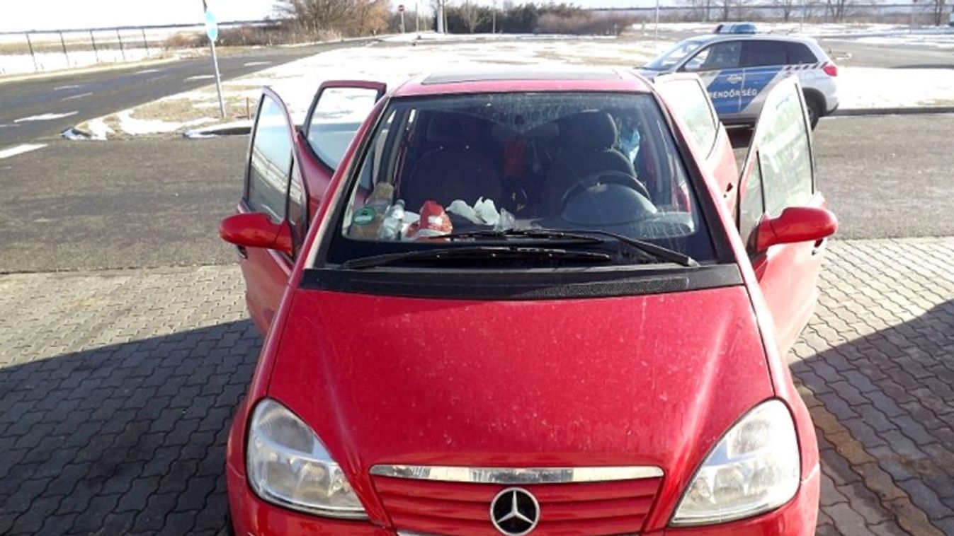 Hamis rendszámot szerelt kocsijára egy bolgár férfi Kiszomboron