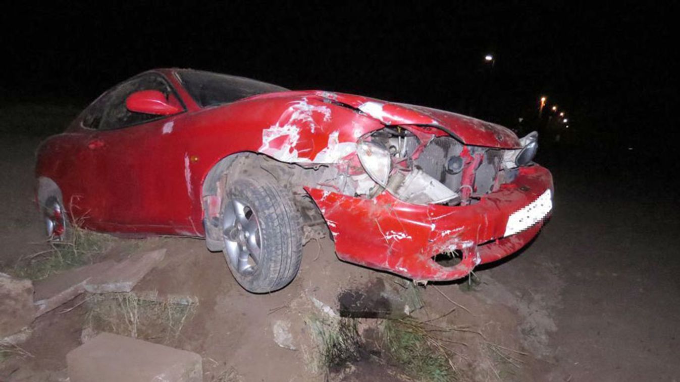 15 éves csongrádi fiú szenvedett balesetet az általa ellopott kocsival
