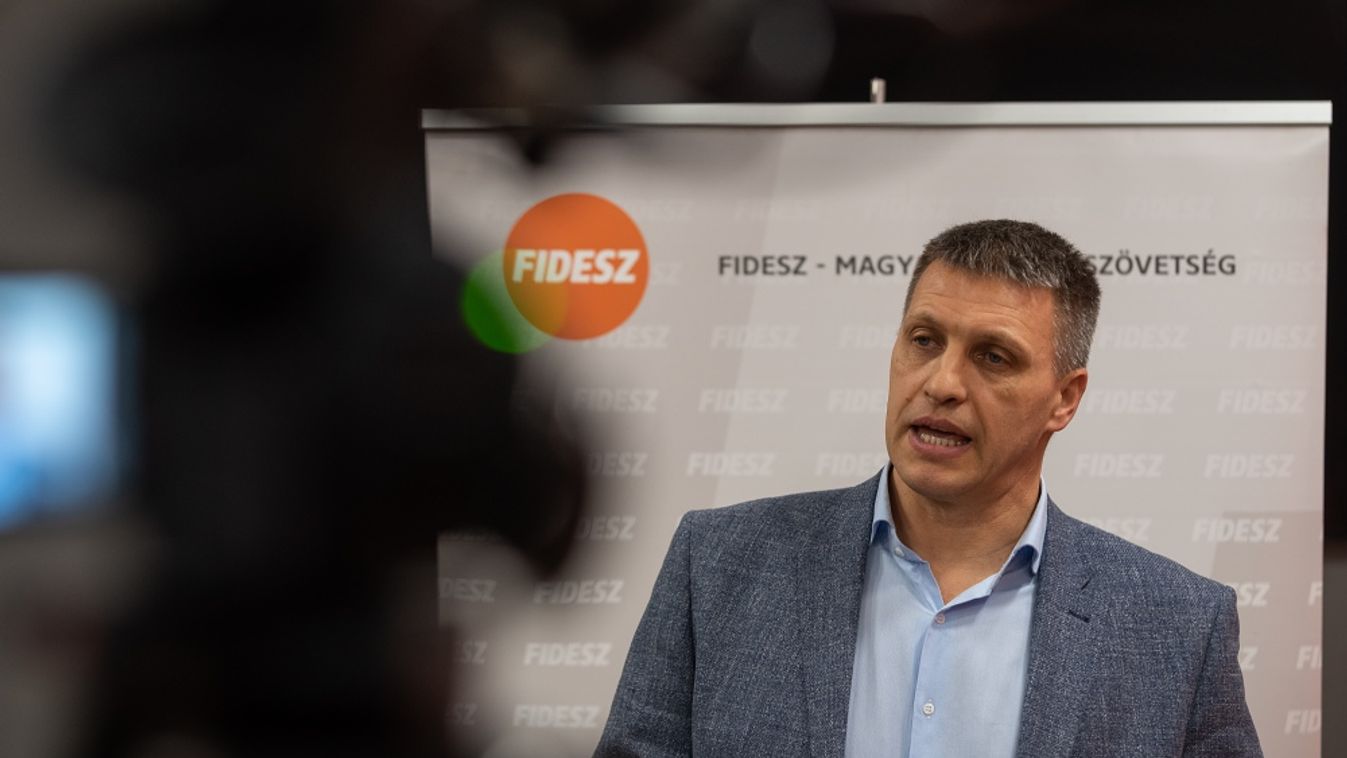 Fidesz: Botkáék leplezni próbálják a parkolóbotrányt