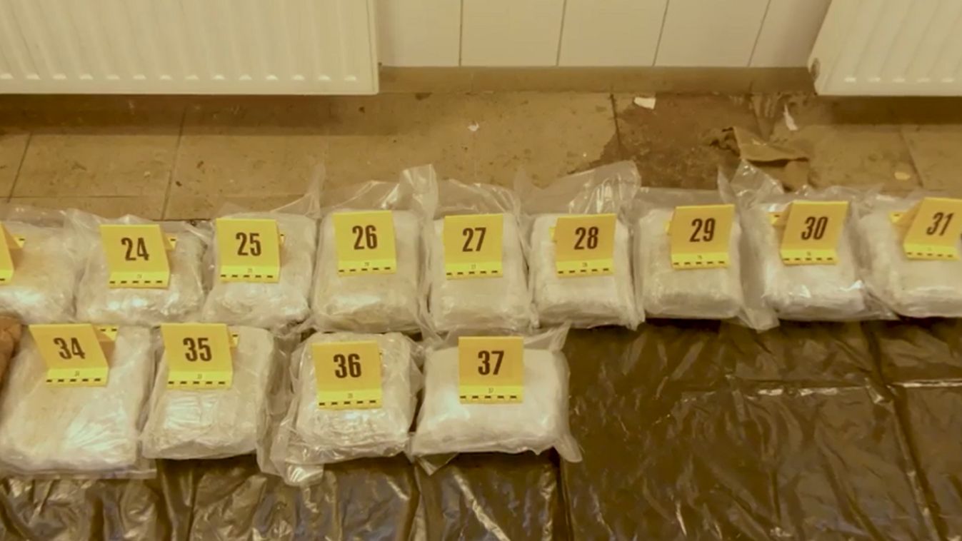 52 kiló drogot találtak egy autóban Röszkénél