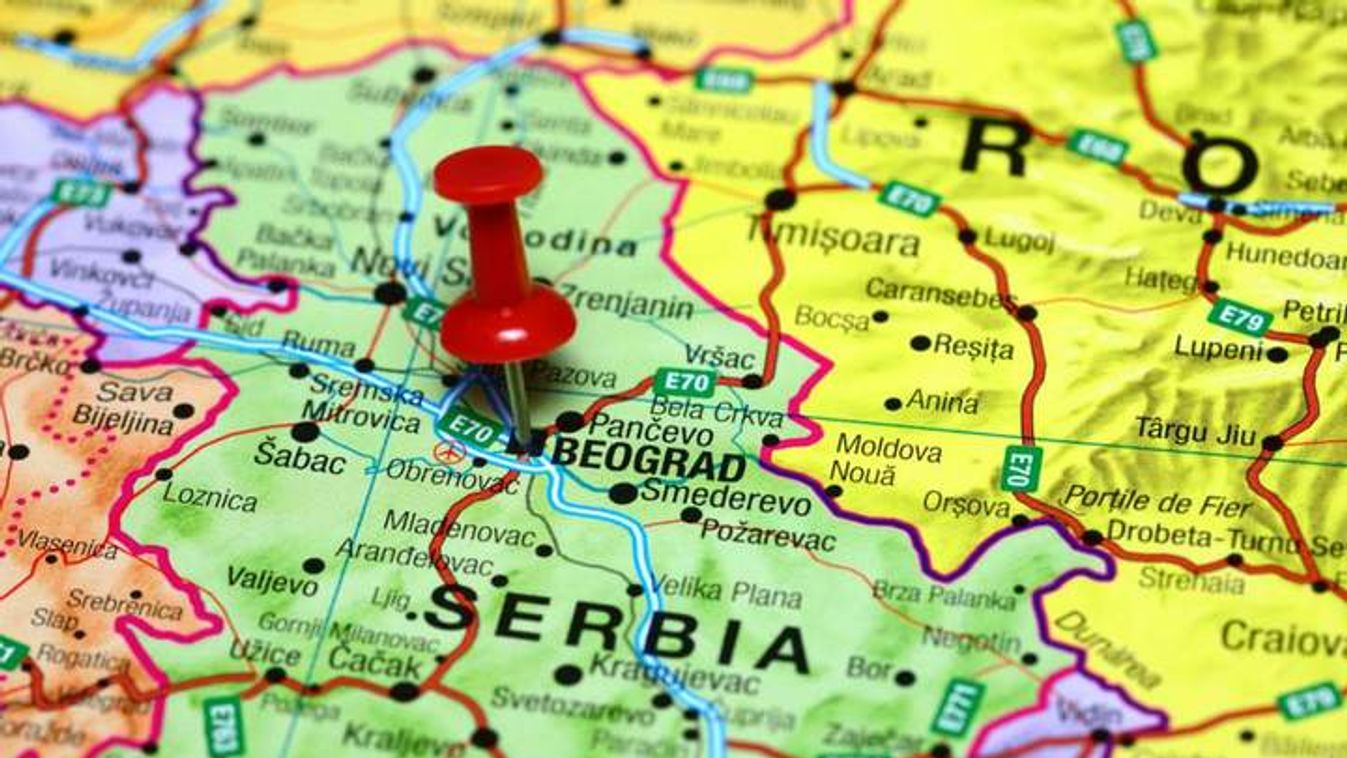 Szerbiában engedélyezik a 100 fős tömeges rendezvényeket