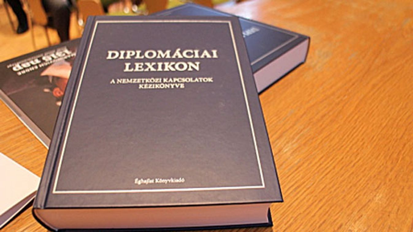 Szegeden is bemutatták a Diplomáciai lexikont