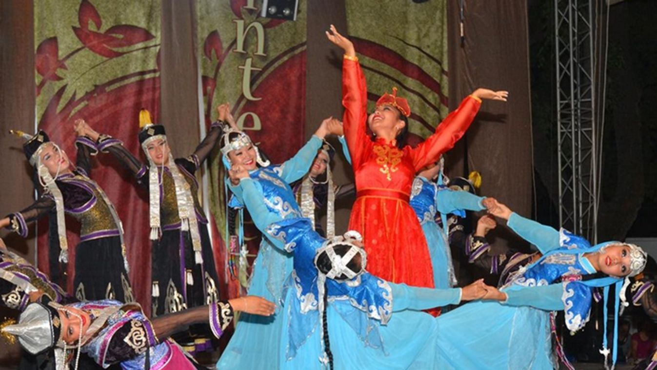 Tizenkét tánccsoport mutatkozik be az Interetno népművészeti fesztiválon Szabadkán