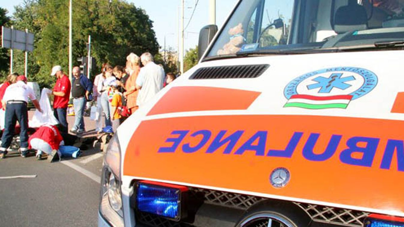 Felborult egy kocsi Szeged belvárosában