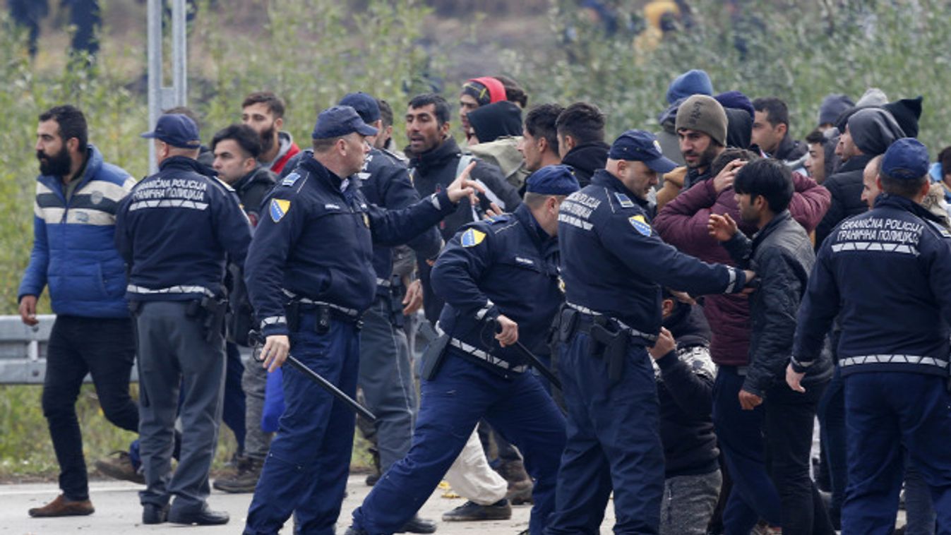 Verekedő migránsok sebesítettek meg két rendőrt Boszniában