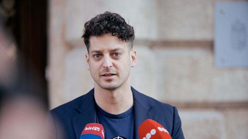 Ungár Péter szerint egy zárt szektává alakítaná az ellenzéki oldalt a Momentum