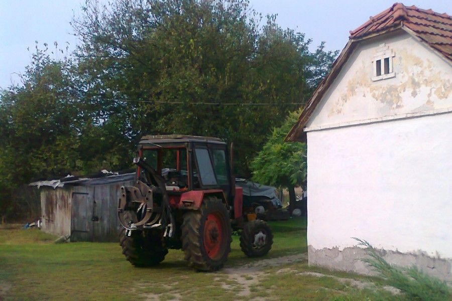 traktor_ruzsa_police