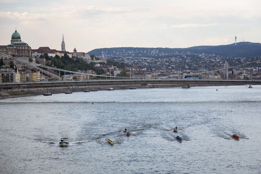 Dunai Regatta egyetemi evezõsverseny Budapesten