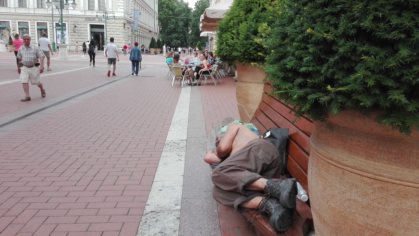 Hajléktalan balhé Szeged belvárosában