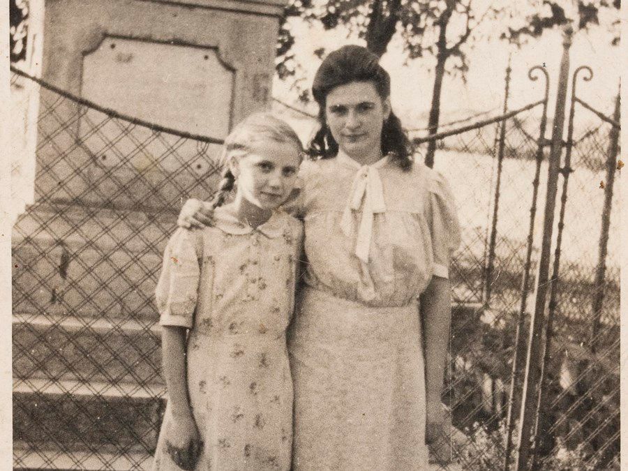 A kereszt előtt, 1940-es évek