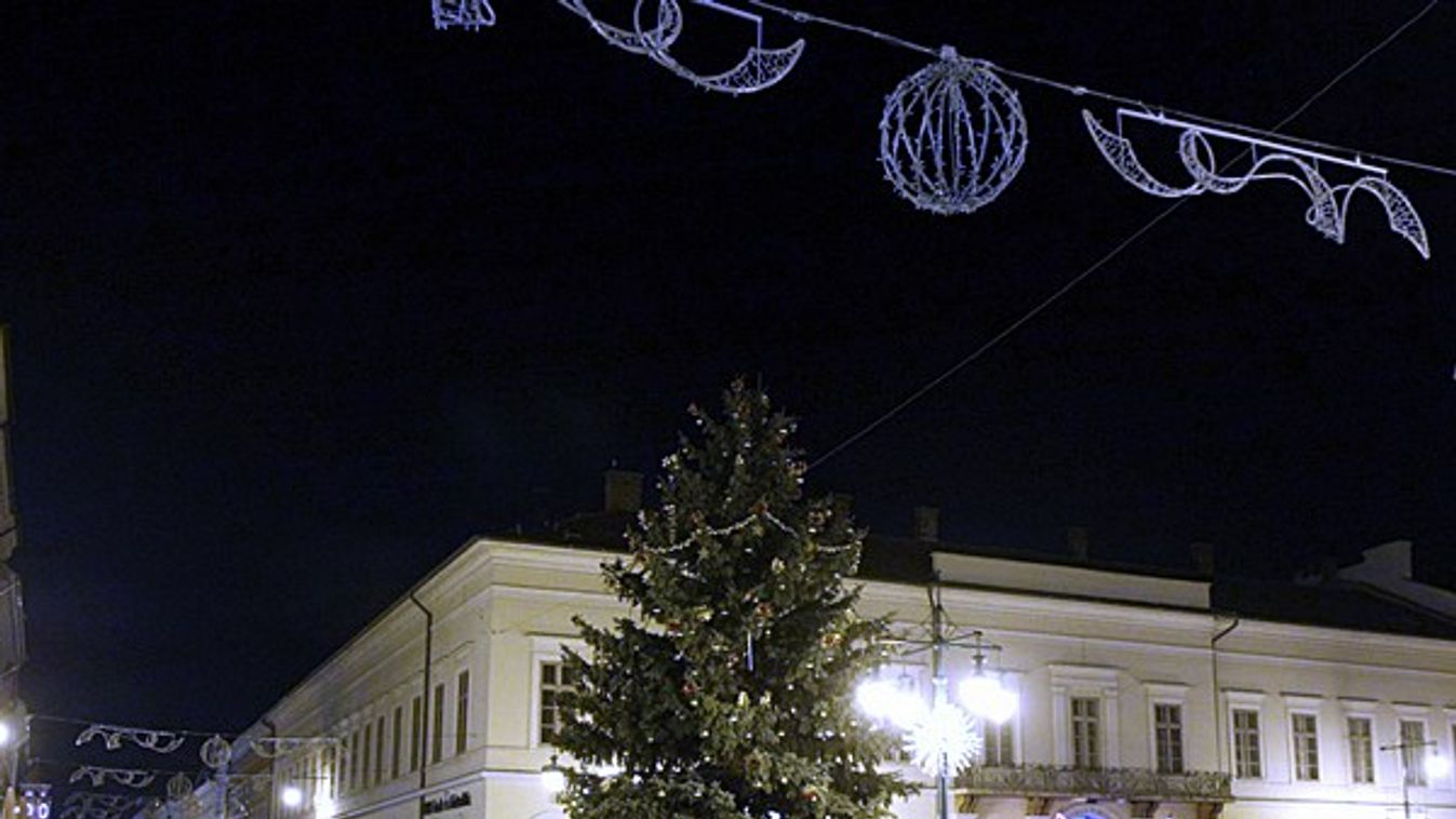 Szeged karácsonyfája még egy ideig marad a belvárosban