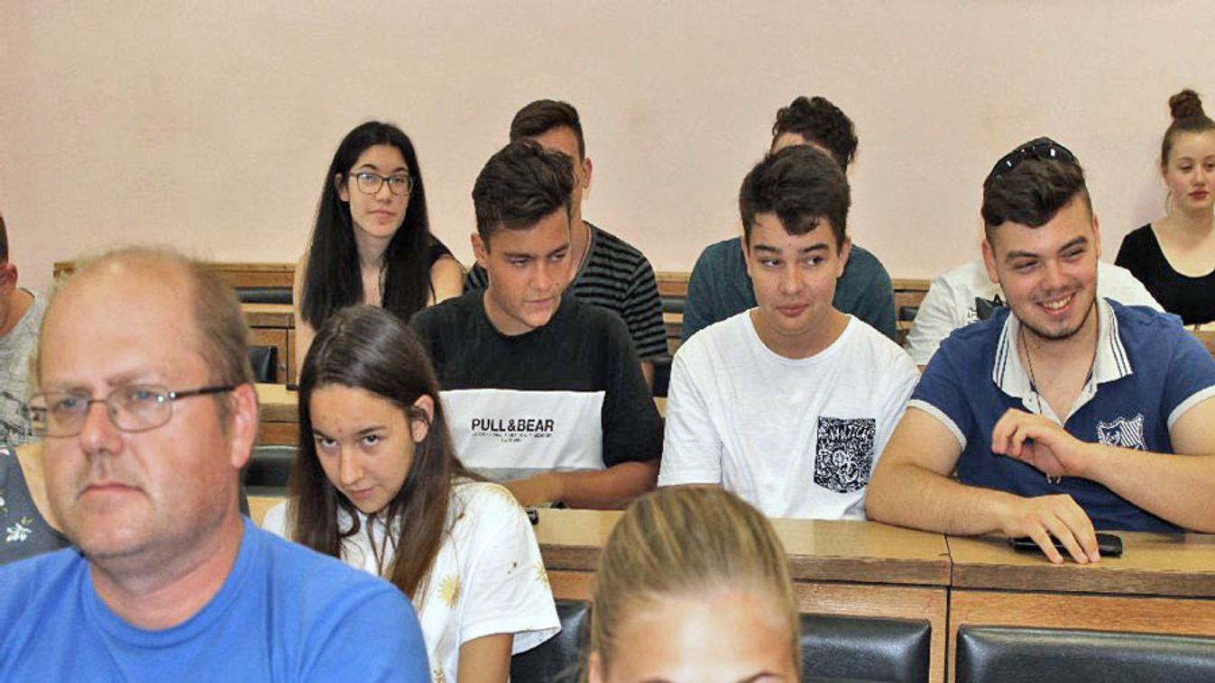 Megkapták jogosítványukat a SuliMoped program résztvevői Szegeden
