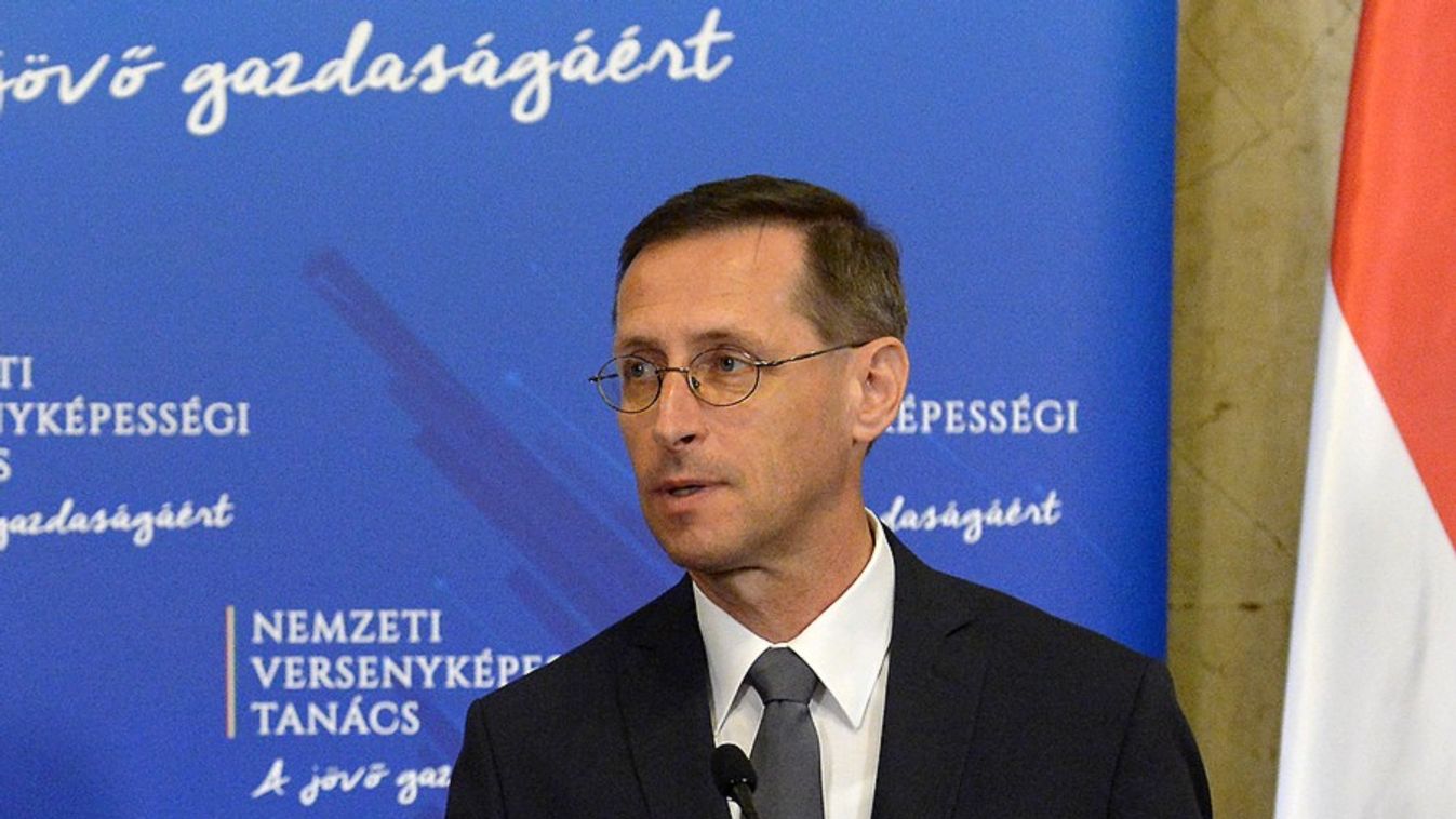 Varga Mihály szerint Magyarország túljutott a válság mélypontján