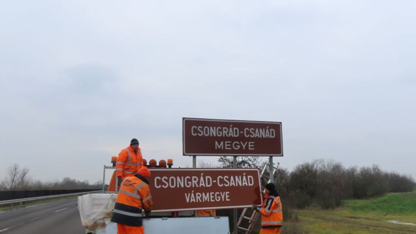 Kitették az új Csongrád-Csanád vármegye táblát a 47-es úton