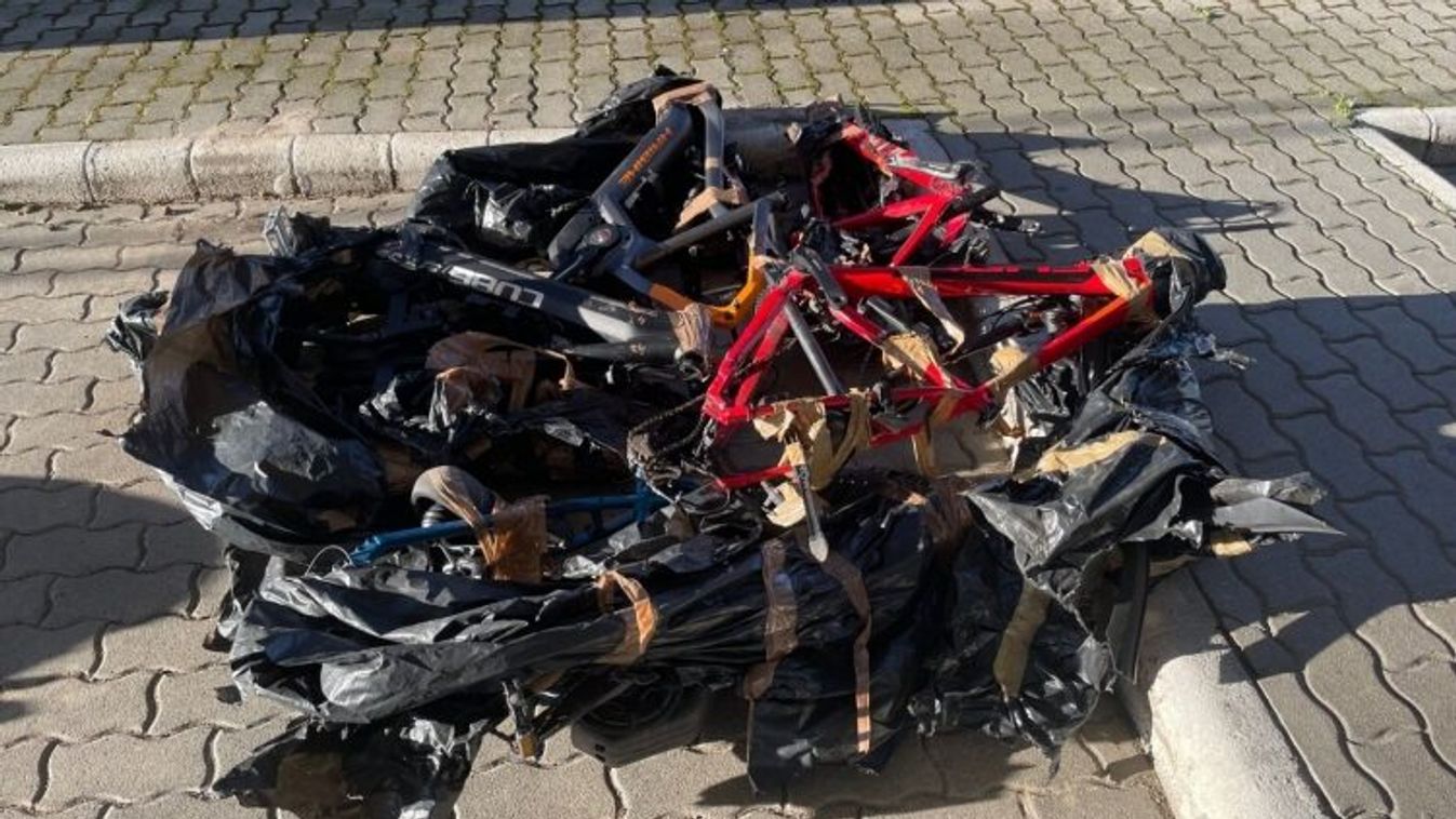 Lopott elektromos kerékpárokat találtak Nagylakon