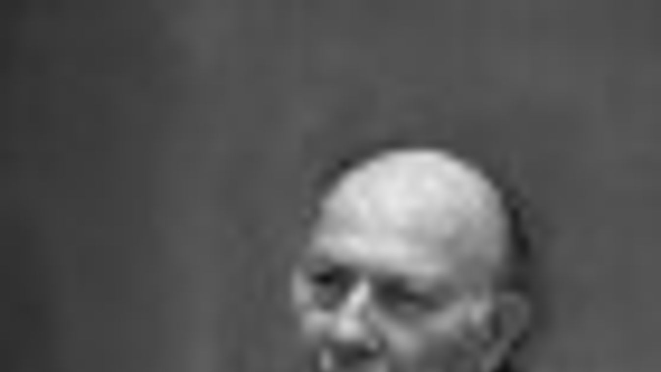 Magas francia kitüntetést kapott Kertész Imre Nobel-díjas író