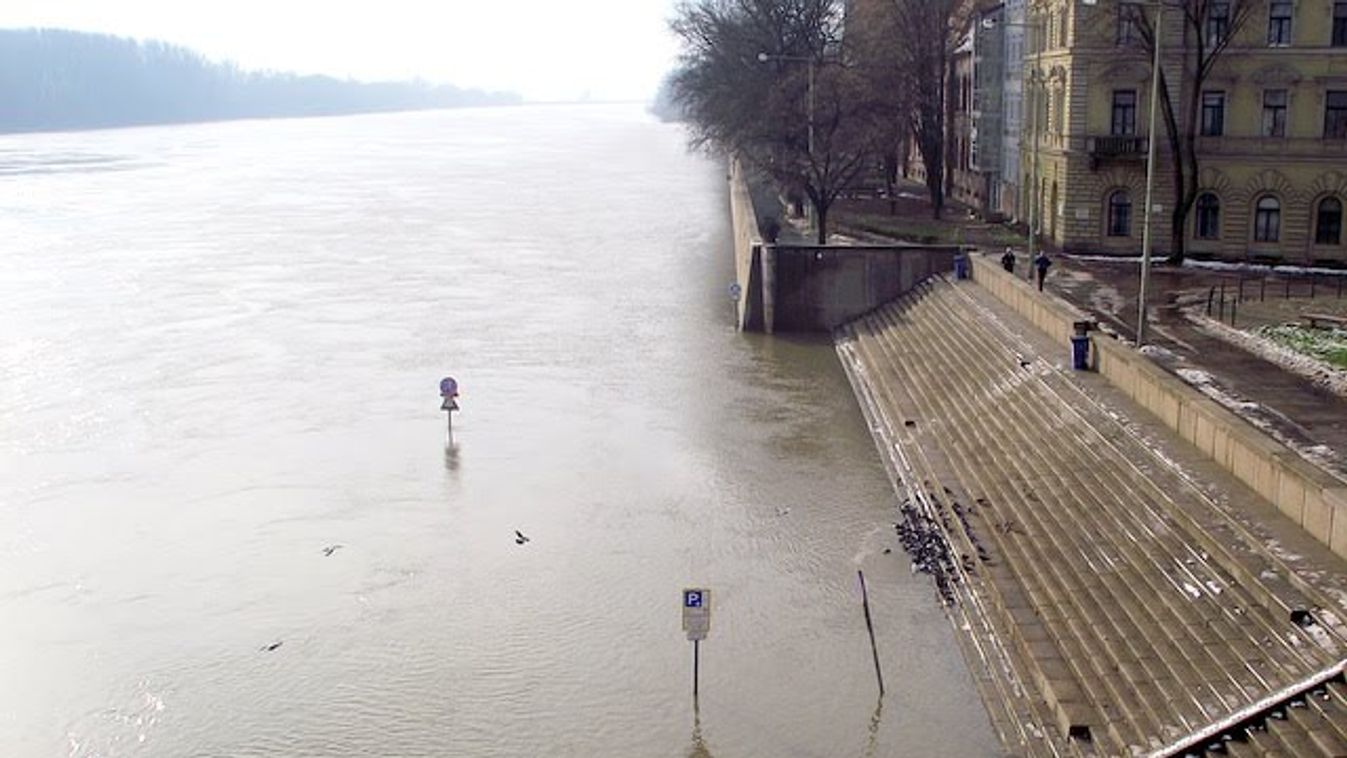 Árad a Tisza, lezárják a Huszár Mátyás rakpartot