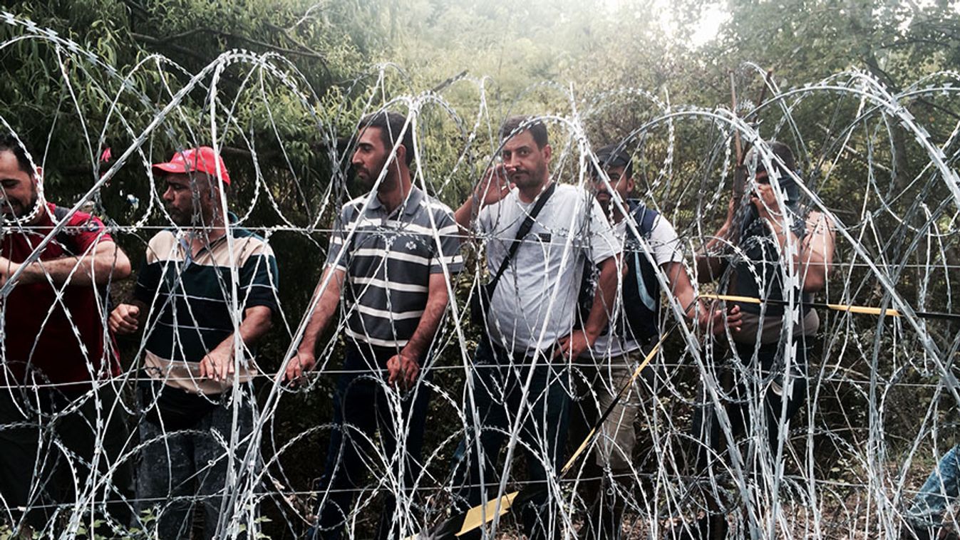 Bíróság előtt a röszkei határátkelőn áttörő migránsok