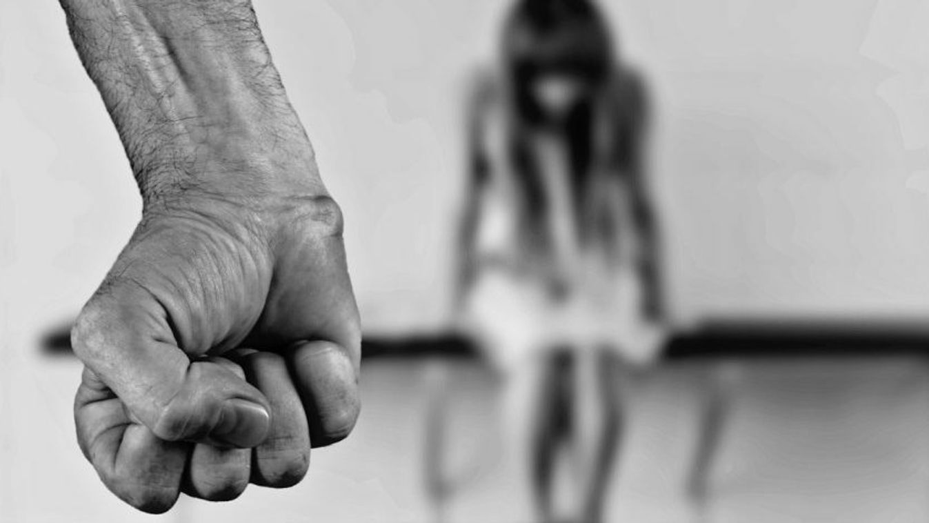 Szexuálisan bántalmazta és éheztette 4 éves fiát egy férfi