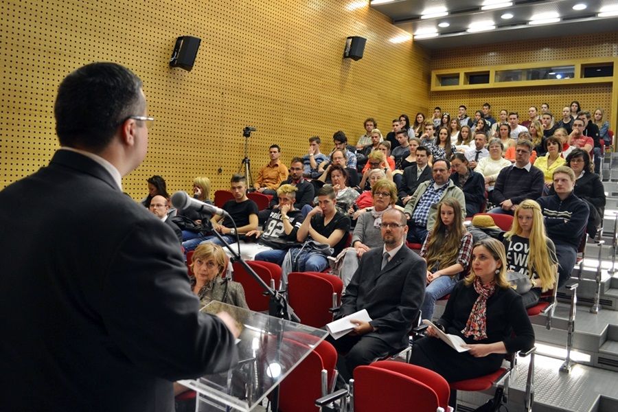 holokonferencia_emlekpont