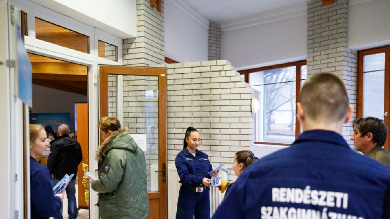 Csapatmúzeumot és imaszobát adnak át a Szegedi Rendészeti Gimnáziumban