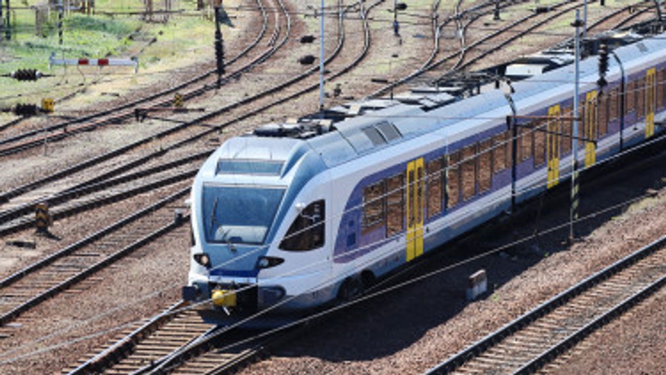Lázár János: a kormány jövőre belekezd a legfontosabb vasúti hálózatok újjáépítésébe