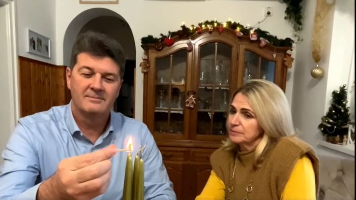 Mihálffy Béla is meggyújtotta a hit gyertyáját az adventi koszorún (VIDEÓ)