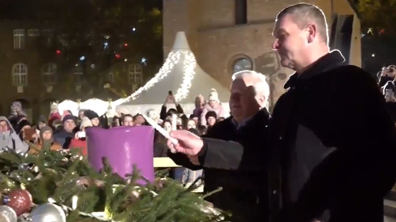 Meggyújtották az első lila gyertyát, a hit jelképét a város adventi koszorúján