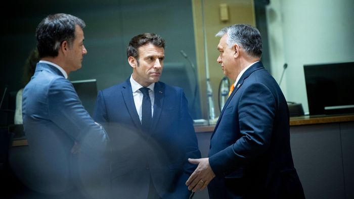 Orbán Viktor reagált a francia elnök háborúval kapcsolatos kijelentésére  (videó)