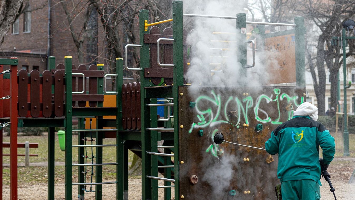 Eltűntek a graffitik a Honvéd téri játszótérről