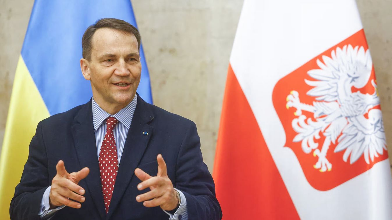 Sikorski: A NATO-csapatok jelenléte Ukrajnában nem elképzelhetetlen