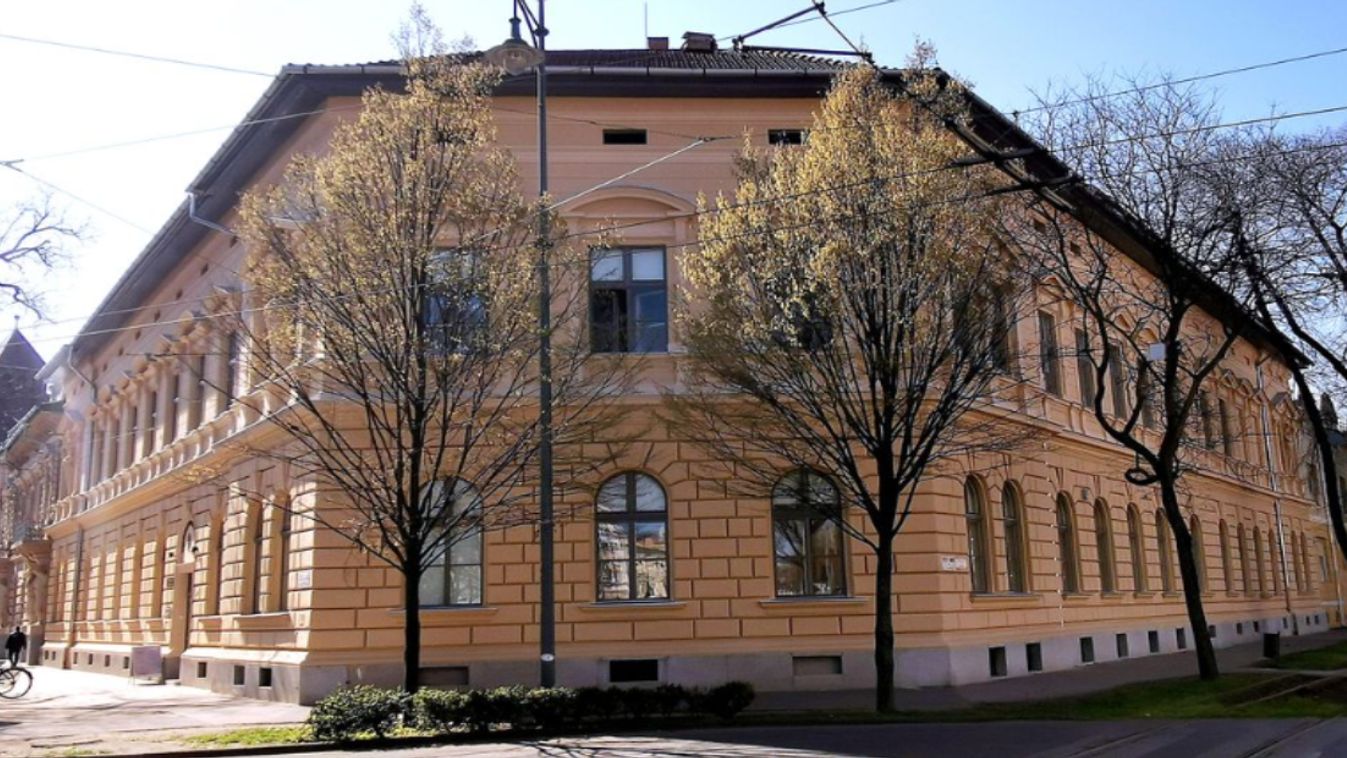 Átadták az SZTE Bartók Béla Művészeti Kar felújított épületét