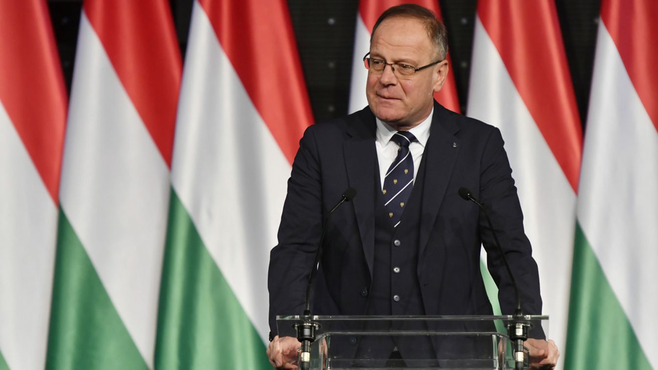  Navracsics Tibor: nemzeti ünnepünk az újjászülető Magyarország jelképe