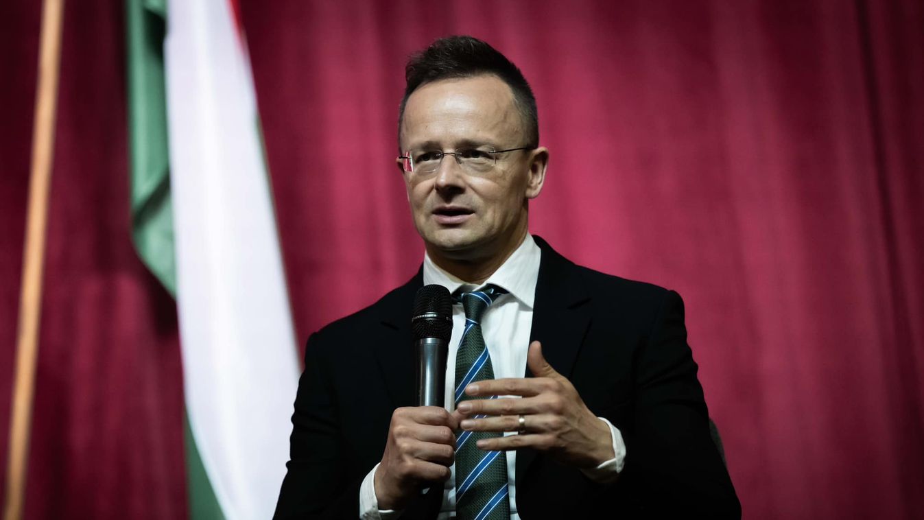 Szijjártó Péter: a magyar kormány továbbra sem fogja beengedni a migránsokat
