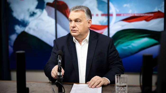  Orbán Viktor: a béke és a háború határán, borotvaélen táncol Európa